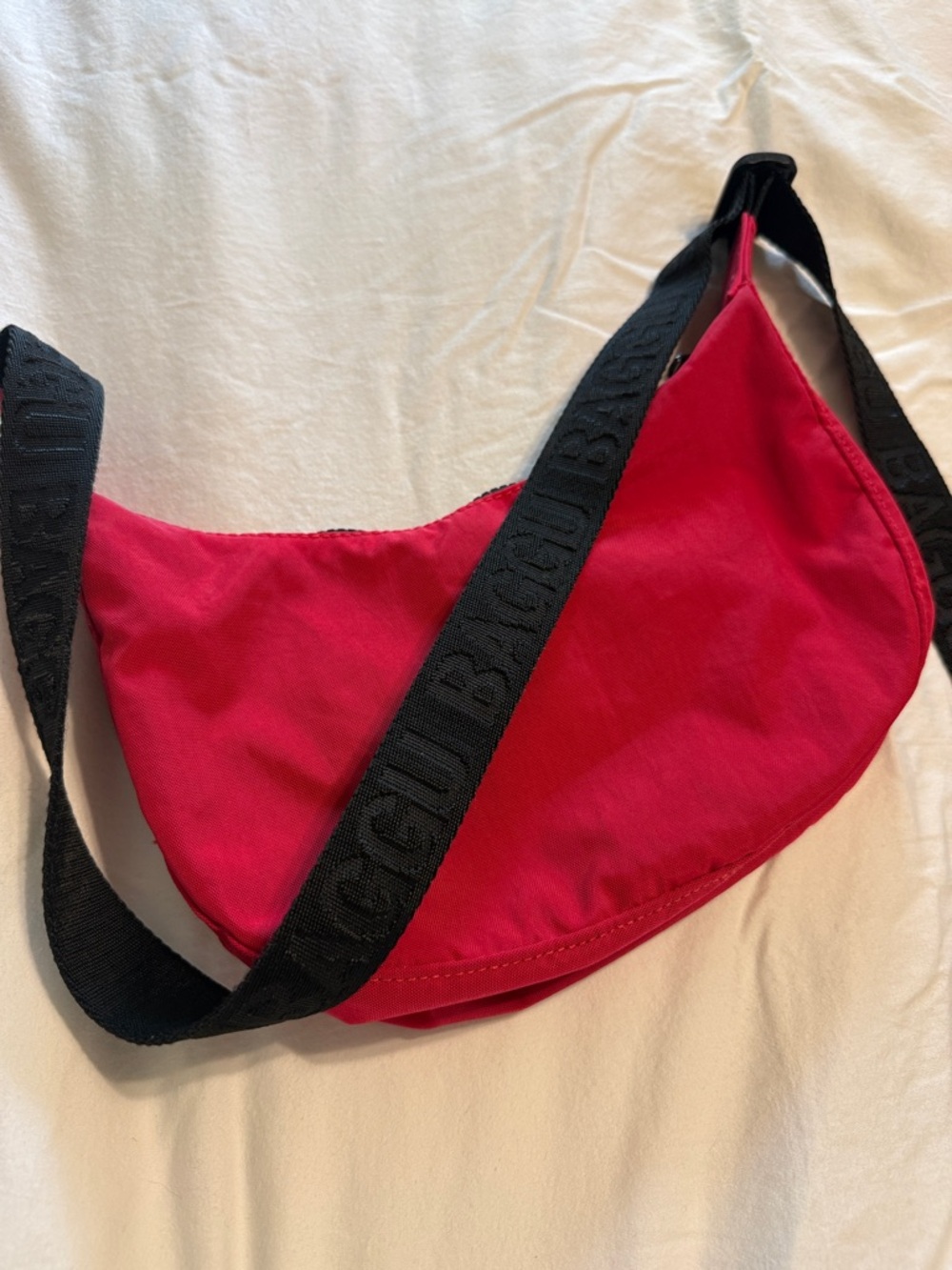 Baggu Small Crescent Shoulder Bag in Candy Apple GUC